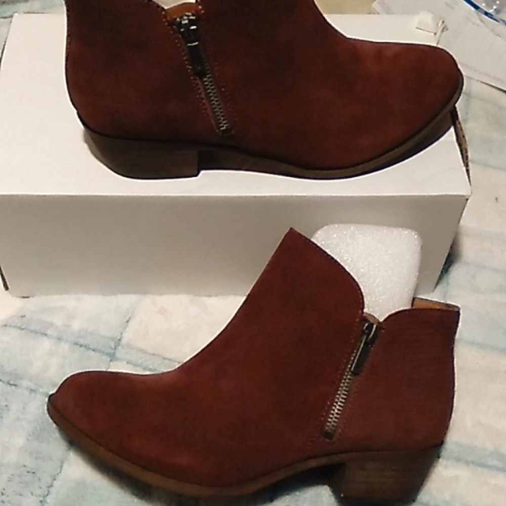 Lucky Brand Oiled Suede Leather  NIB  7.5W